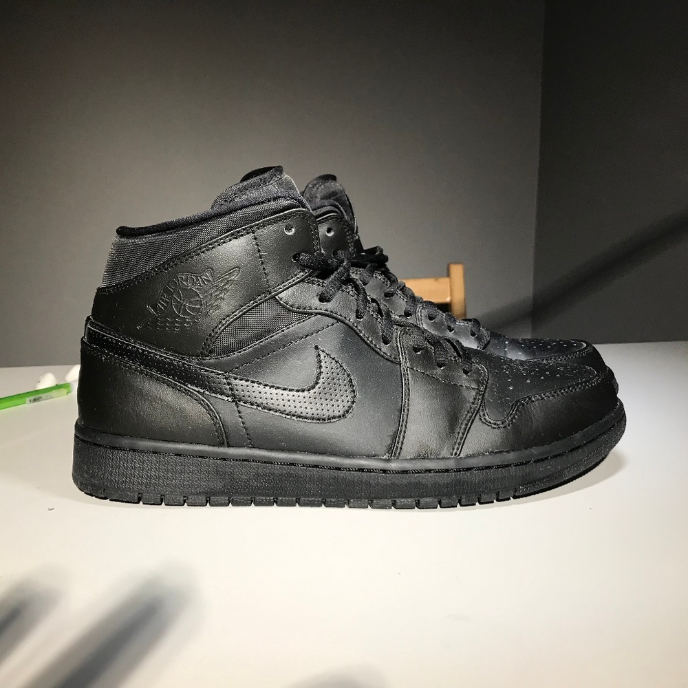 Jordan 1 Mid Tripe Black